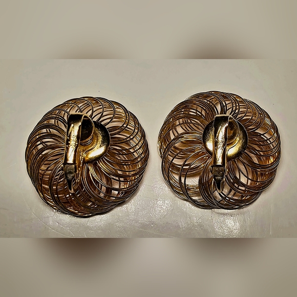 Vintage Sarah Coventry Gold Plated Spun Wired Flower AB Rhinestone clip on earr - Picture 3 of 6